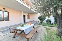 IzzHome Njoy - Apartments