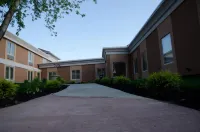 Aashram Hotel by Niagara River فنادق في Grand Island