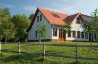 Geréby Kúria Hotel és Lovasudvar Hotels in Kecskemet