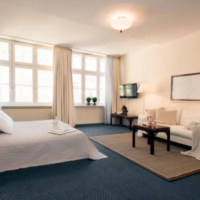 Living am Carlsplatz Apartment Hotels near Roncalli's Apollo Variete