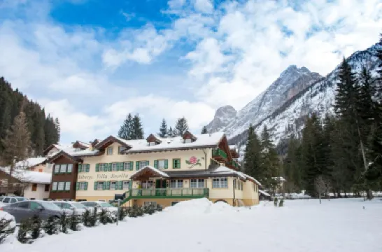 Hotel Villa Rosella Park & Wellness Hotels near Sellaronda