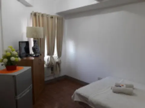 Ekonumi Rooms at Moonwalk Paranaque