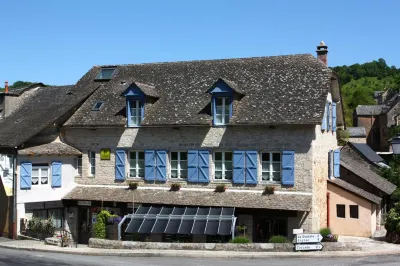 Logis Hôtel Restaurant l'Auberge du Chateau Отели в г. Мюре-ле-Шато