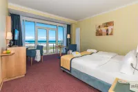 Strand-Hotel Hübner Hotel in zona Warnemunde Beach