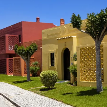 Colina Village