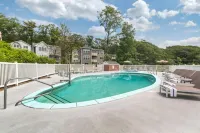 Ogunquit River Inn & Suites فنادق في North Berwick