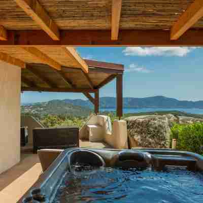 Swim Lodge Hotel Porto Vecchio Piscine privée ou Jacuzzi privé Fitness & Recreational Facilities