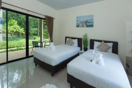 Garden Villa Khaolak Отели рядом с достопримечательностью «Као-Лак»