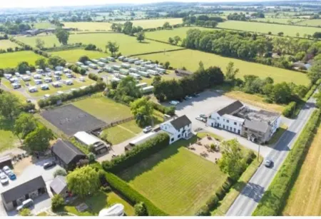 Chequers Inn Отели в г. Ивестон