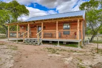 Rustic Cabin with Firepit and Grill - 10 Mins to Main St Hotels in Gillespie County
