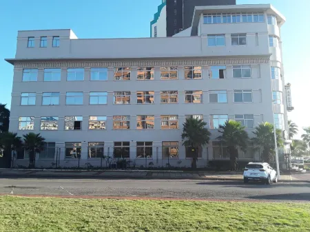 Parade Hotel Отели рядом с достопримечательностью «Moses Mabhida Stadium»