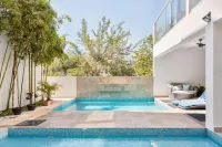 Vela's Condos Ocean Front - ที่มีสระว่ายน้ำ