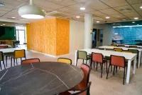 Residencia Universitaria Resa Los Abedules - فطور
