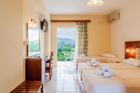 Village Inn Studios & Family Apartments