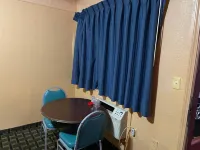 Deluxe Inn Motel - 2-Star