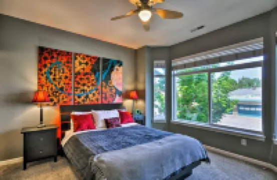 現代溫哥華聯排別墅 - 就在主街上！