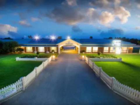 Howlong Golf Resort Hotels in Corowa