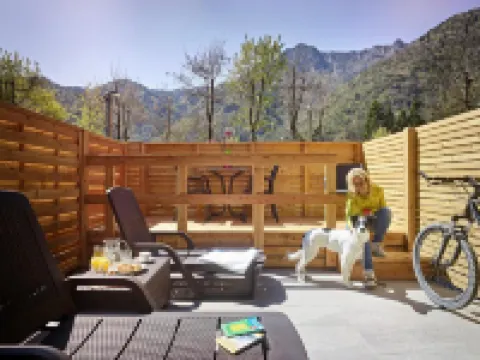 โรงแรมการ์นิ มาย เลดโร