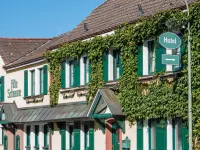 Landhaus Alte Scheune Hotels near Harheim
