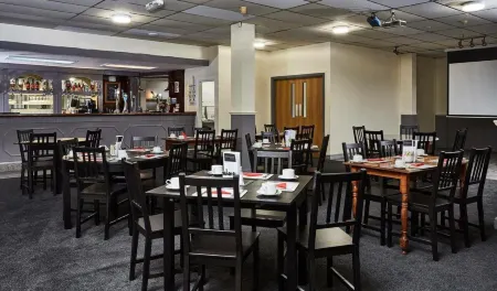 The Embassy Hotel Отели в г. Халл