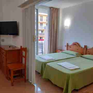 Apartaments Mar Blau Calella Rooms