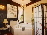 Marketa's Bed and Breakfast Hotels near Laurel Point