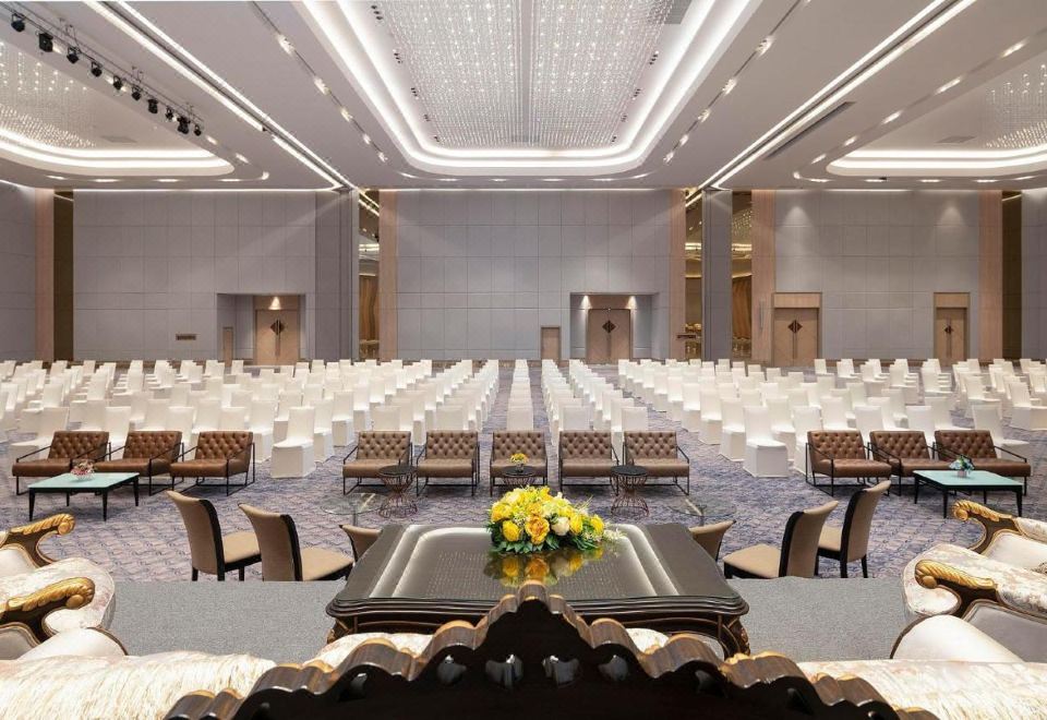 아사윈 그랜드 컨벤션 호텔 수영장