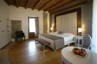Il Portico - 1711 Luxury Guest House Hotels in Cisano Bergamasco