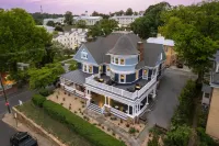 The Historic Berkeley Place Hotel dekat Mary Baldwin University