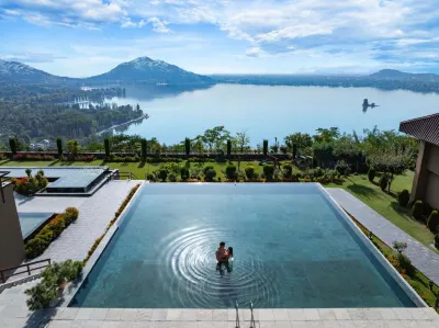 Taj Dal View Srinagar Hotels near Zahid Pora Mosque