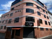 Ukuku Hostel & Rooftop - Quito Hotels near Basílica del Voto Nacional