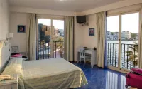 Blue Moon Hotel Hotels near Lago di Venere