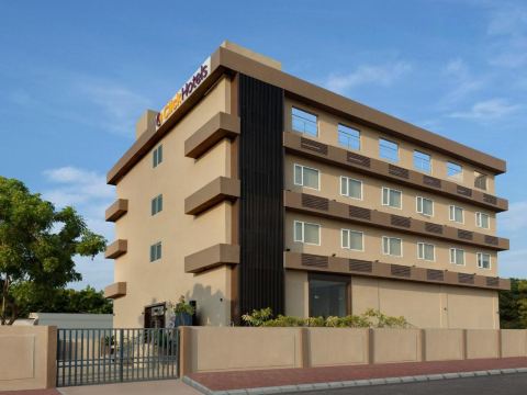 Click Hotel Bhuj
