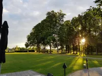 Kasteel Pietersheim Maastricht - Lanaken فنادق في Zutendaal