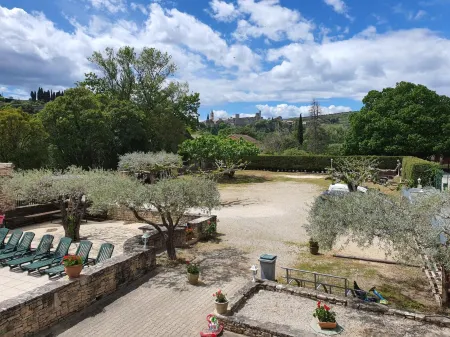 Logis Hôtel Restaurant l'Escarbille Отели в г. Сен-Мартен-д'Ардеш