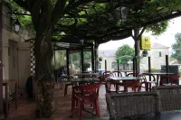Logis Hotels- Auberge de la Tour - Hôtel et Restaurant - Pet friendly