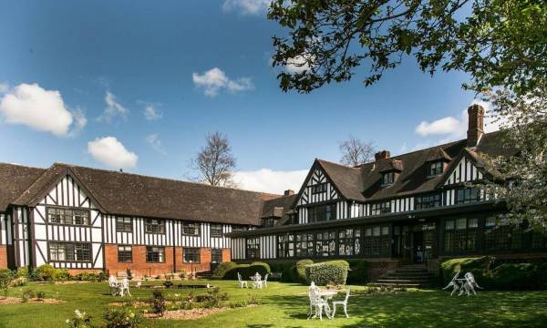 Hogarths Stone Manor Hotel