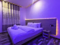 Molar Wave Hotels in Thulhaagiri