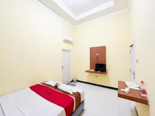 RedDoorz Near Makam Bung Karno Blitar Hotels in Sananwetan