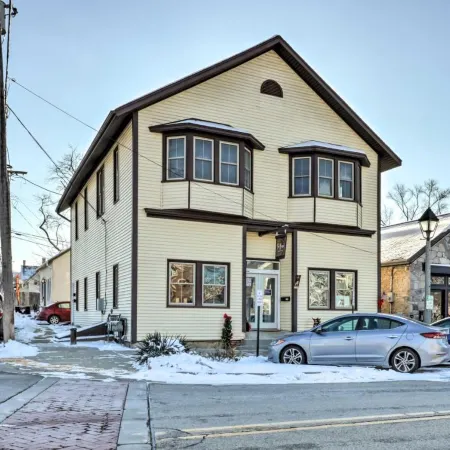 Delafield Vacation Rental Near Lakes and Parks!