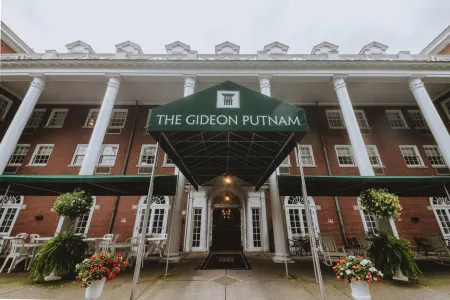 Gideon Putnam Hotel