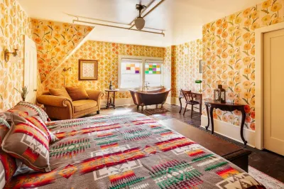 Urban Cowboy Denver Hotels near Colorado State Capitol