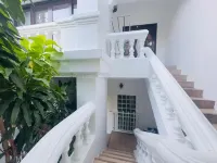 Bangkok Phomphong Villa - parking