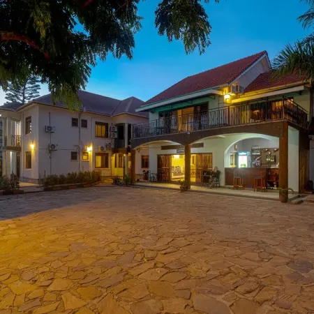 7 Days Motel Near UN Base
