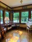 This Old Frat House - Afhentnings-/afleveringstjenester