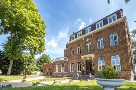 Logis Manoir de Fourcy Отели в г. Френ-ле-Монтобан