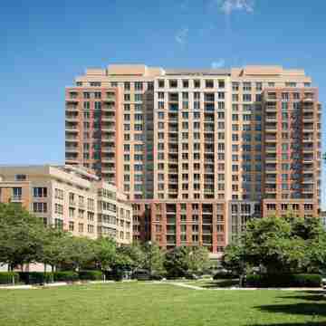 National at Pentagon Hotel Exterior