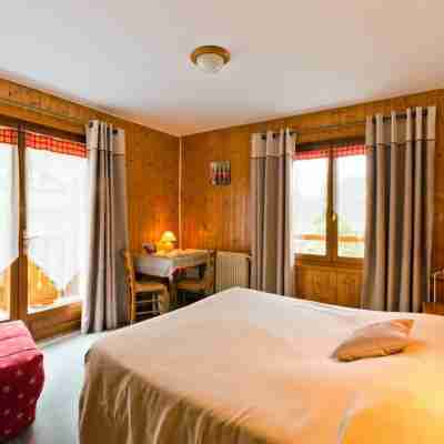 Logis Hôtel la Boule de Neige Rooms