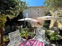 Le Manoir du Raveyron Hotels in Grospierres