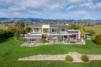 Appleby House & Rabbit Island Huts Hotels in 